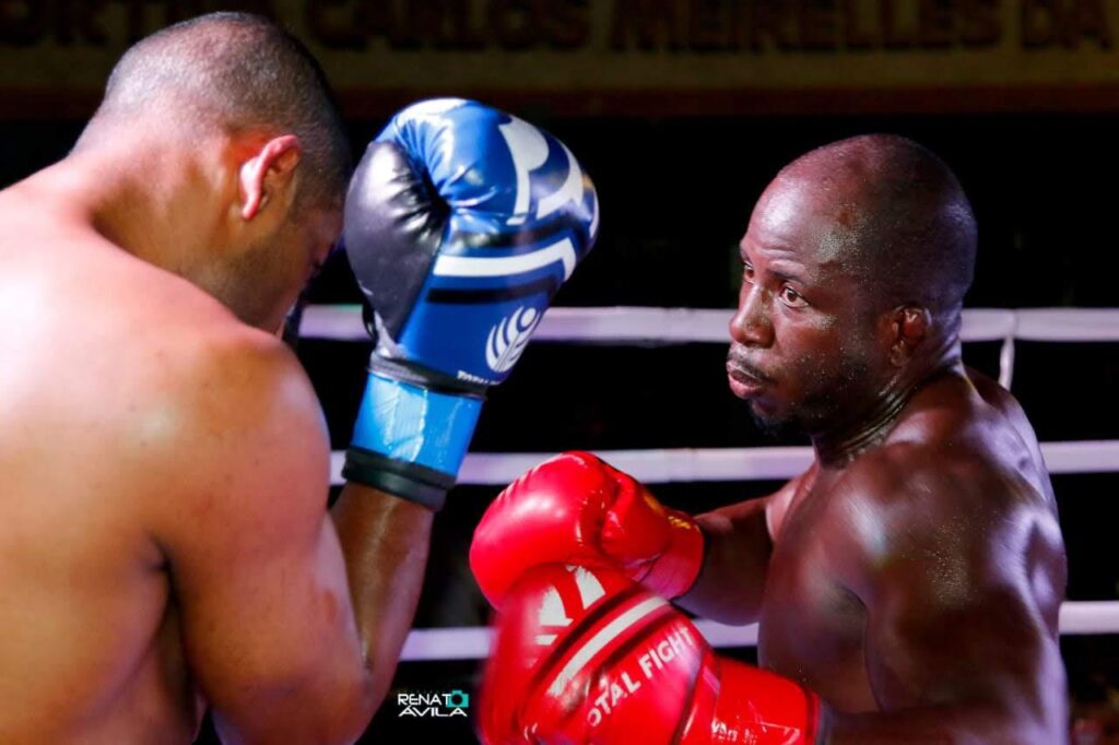 Brasileiro projeta confronto em evento de MMA na Espanha e diz: 'Honra vir do subúrbio do Rio'